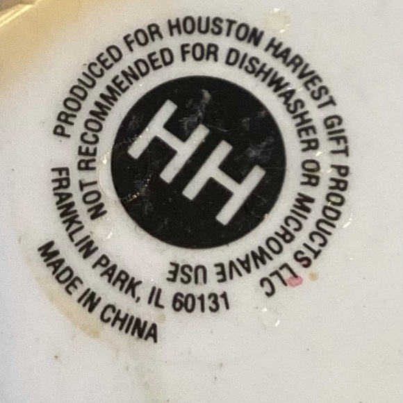 ADORABLE!  Houston Harvest mini teapot... shaped like a tea table! - Picture 5 of 6